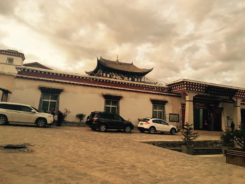 Jiumi Snow Mountain Original Art Hotel Shangri-La Exterior foto