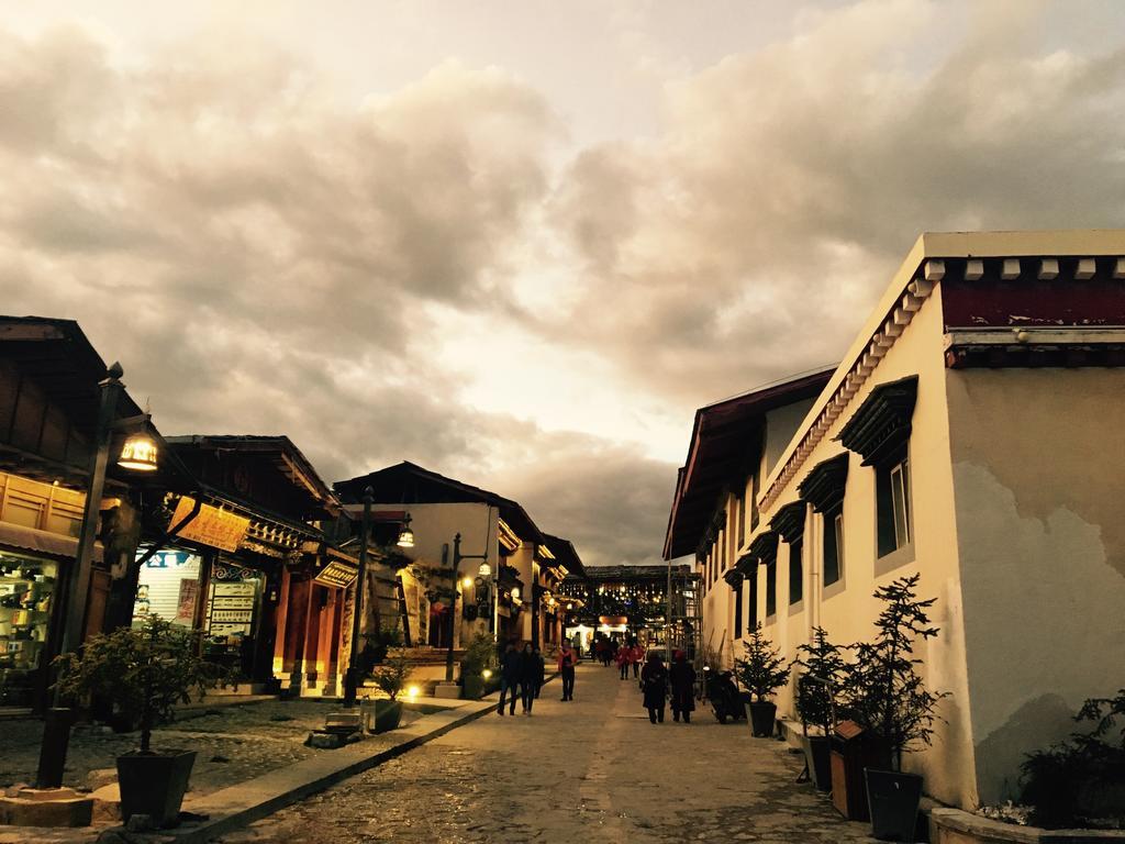 Jiumi Snow Mountain Original Art Hotel Shangri-La Exterior foto